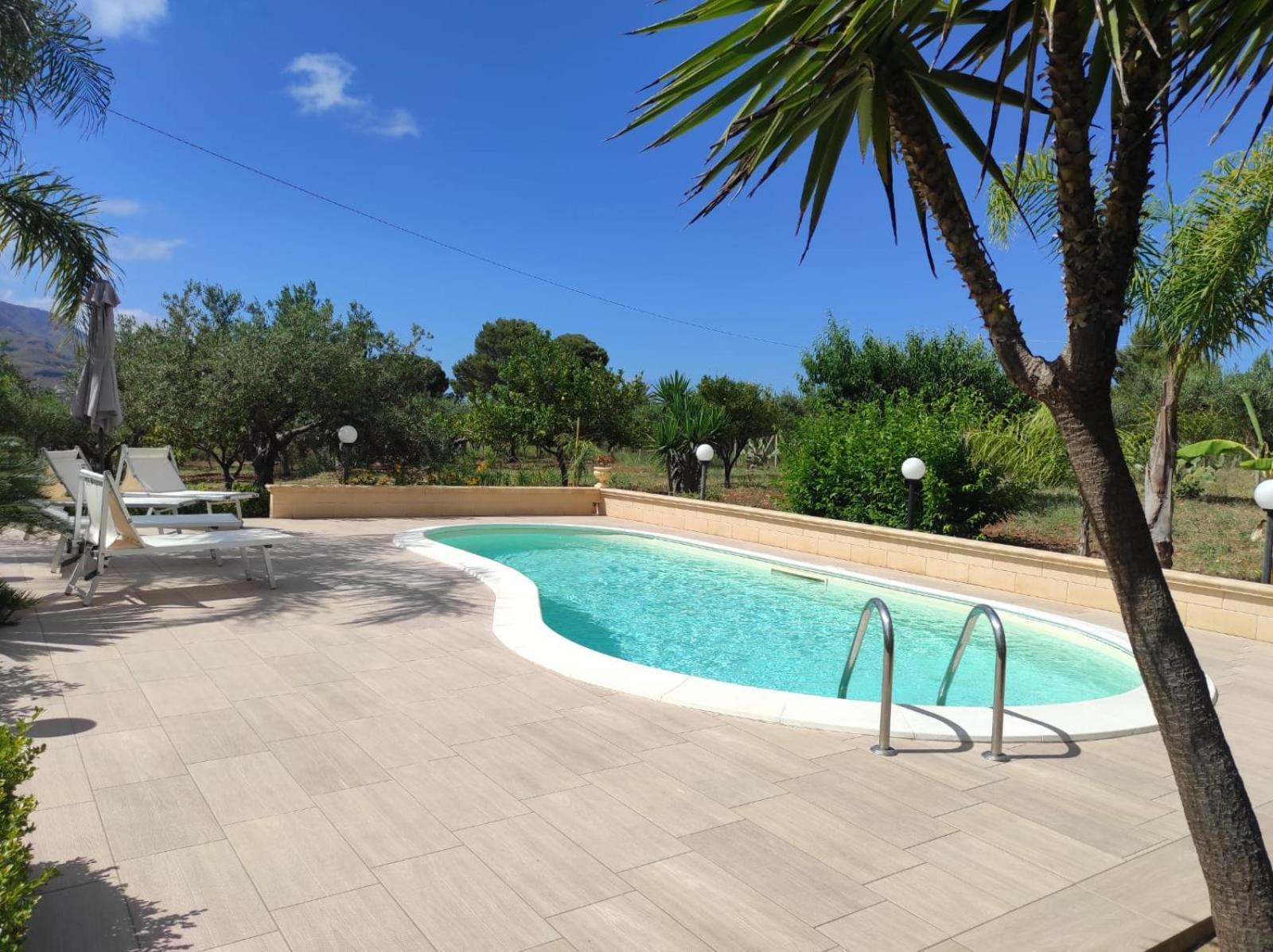 Donna Franca Con Piscina Privata